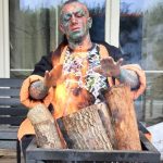 دانلود آهنگ من میفهمم توقع دارن از من نباید منو غمگین ببینن