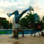 دانلود آهنگ منو تو با هم زیر بارون شب داره پایین میره آروم