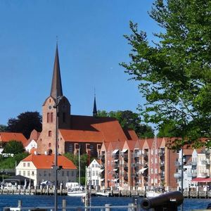 دانلود آهنگ چه بلند میخندی ک 1 Che Boland Mikhandi