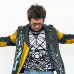 دانلود آهنگ فراری فراریم فراری دو پا دارم دو پا دیگه عاشقمو فراری