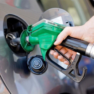 دانلود آهنگ بنزین شد لیتری 5 تومن دور دور خداحافظ Mp3 1 Benzin Shod Litri Panj Toman